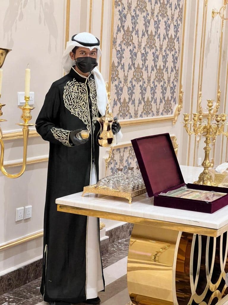 قهوجي الرياض يقدم خدمات القهوة العربية لحفلات الزفاف الفاخرة
